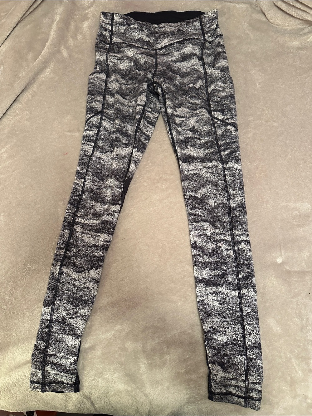 lululemon athletica Gray Black Patterned Performance Leggings
